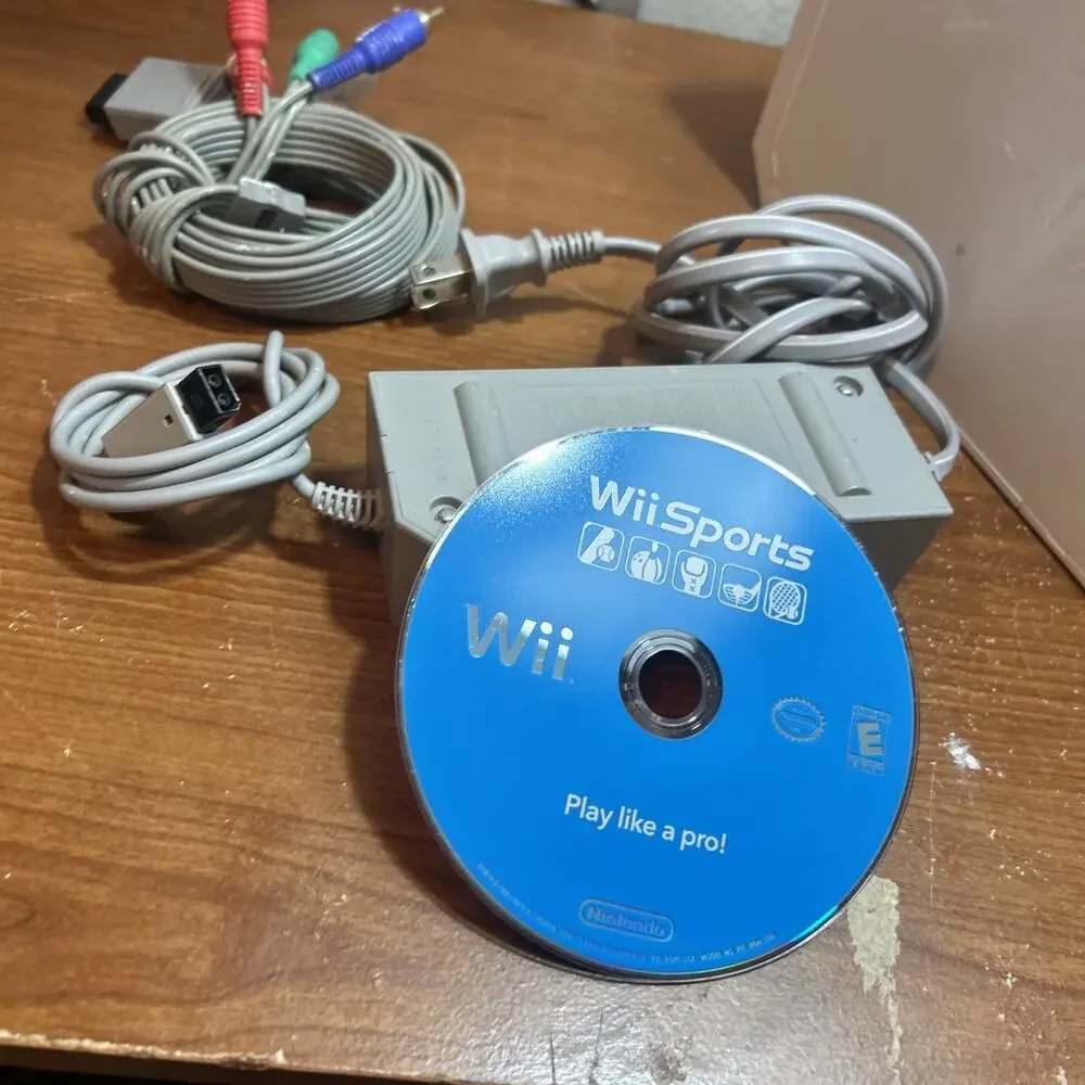 Nintendo Wii Console Bundle White RVL-001 + Wii Sports Tested Workin (Read)